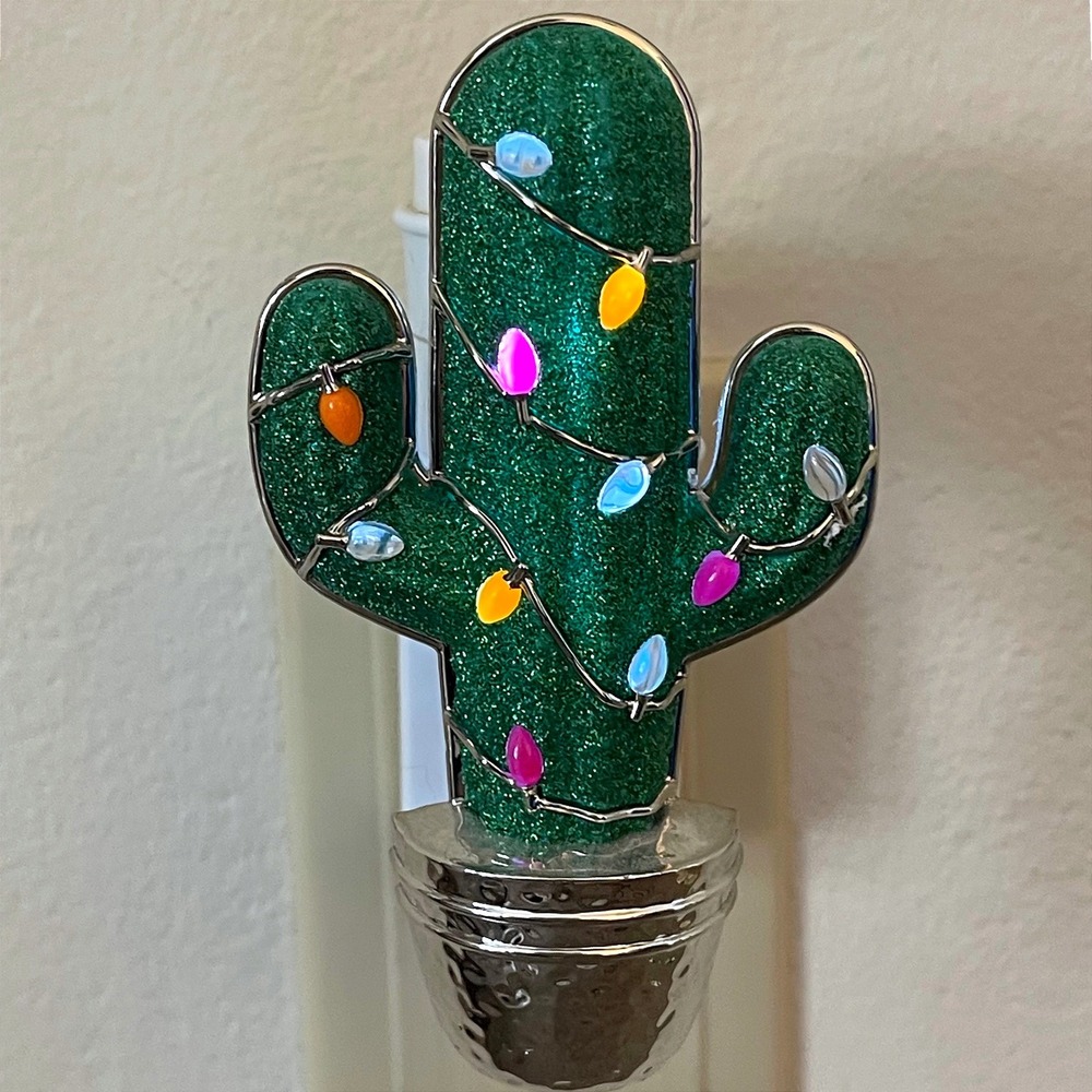 Bath & Body Works Wallflower Plug In Cactus Christmas Light Up Green Glitter